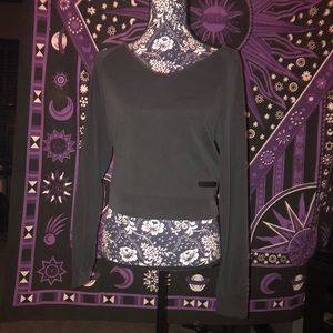 Women’s athletic long sleeve cropped  top